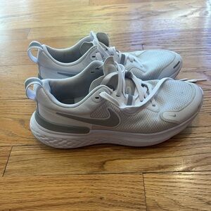 Nike react sneakers size 7 white
